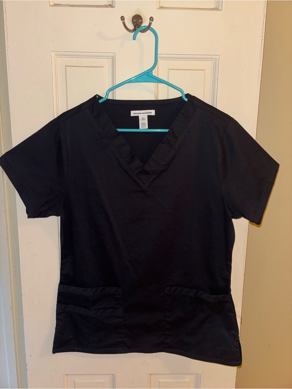 Amazon Essentials Women's Black V-Neck Short Sleeve Scrub Top